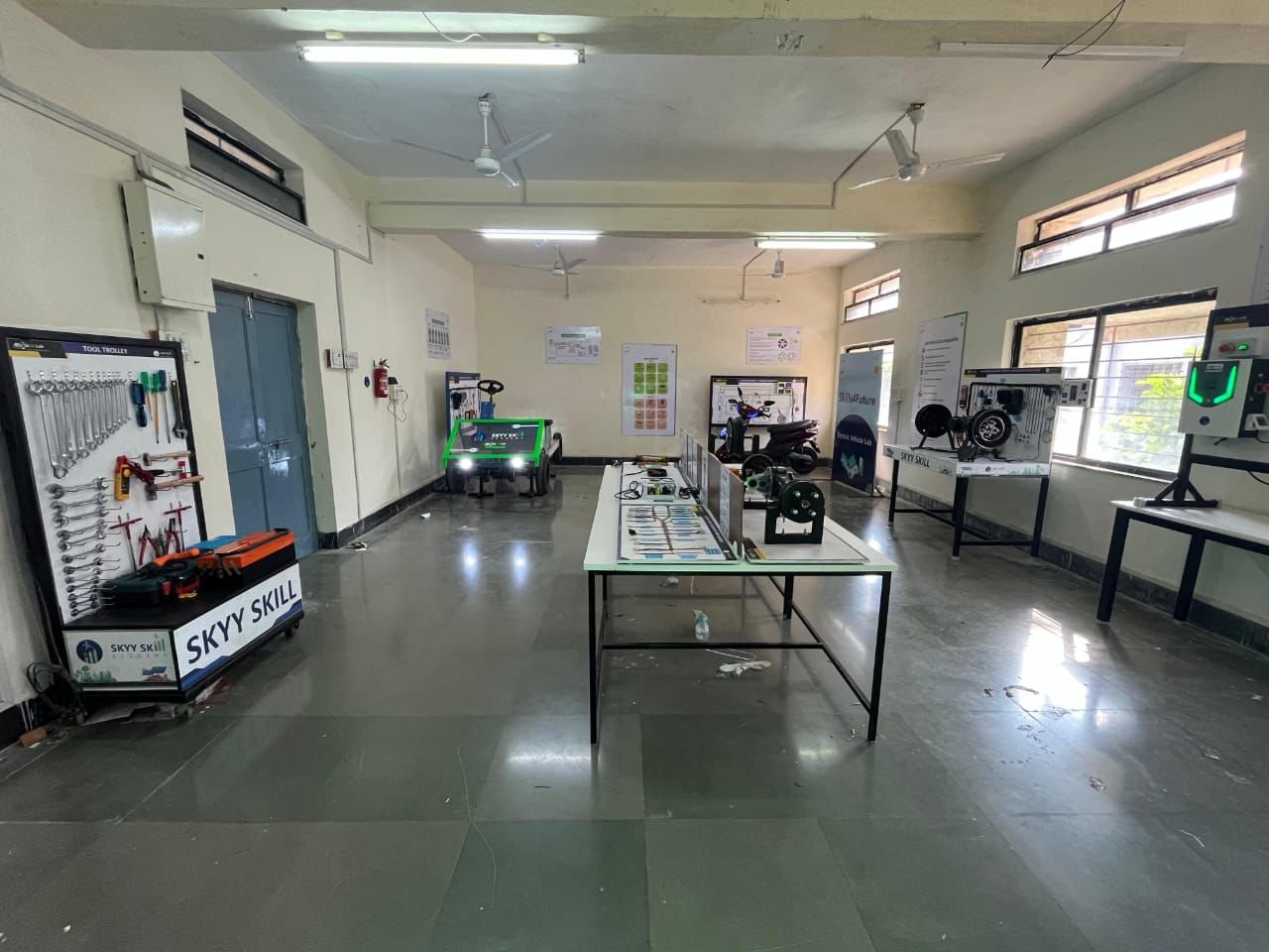 EV Lab with Tool Trolley